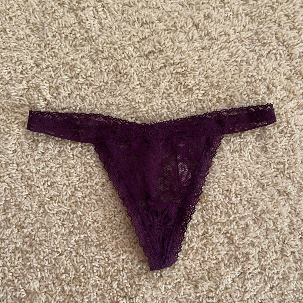 Victoria’s Secret Lace V String Panty NWOT - Picture 2 of 6